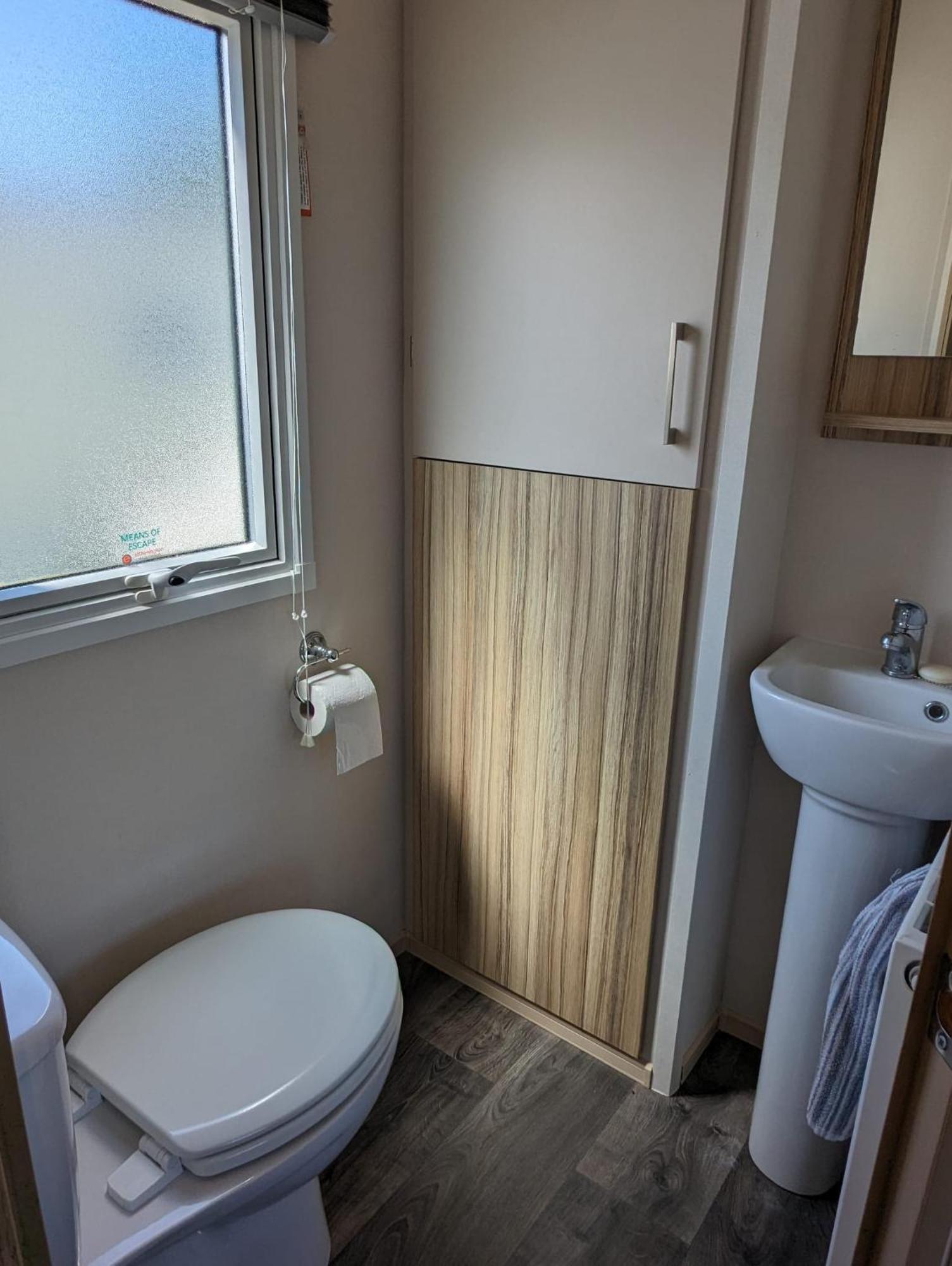 Lovely Bright Modern Caravan Swanage On Peaceful And Tranquil Holiday Park Exterior foto