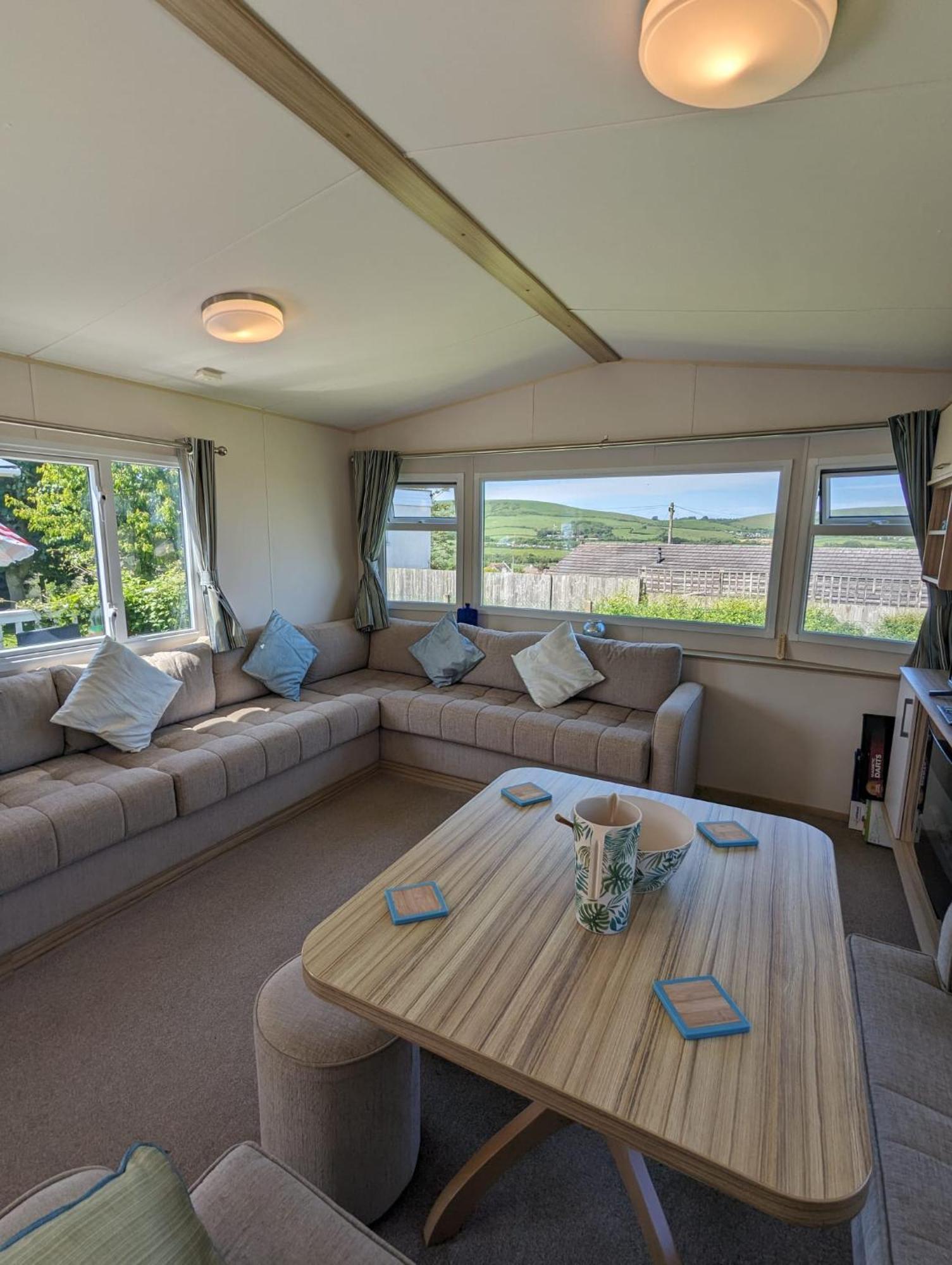 Lovely Bright Modern Caravan Swanage On Peaceful And Tranquil Holiday Park Exterior foto